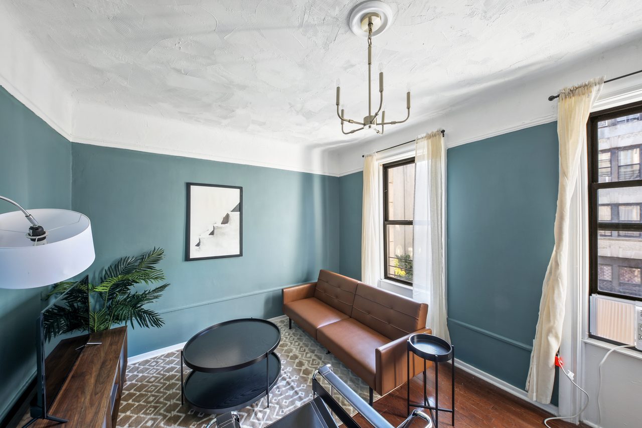 a room in Hamilton Heights photo 5