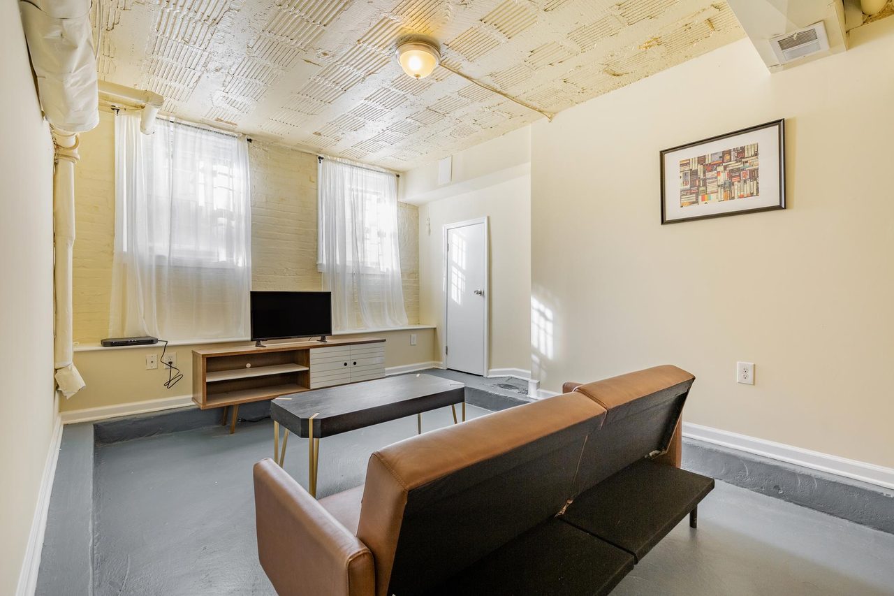 a room in Northwest Washington photo 2