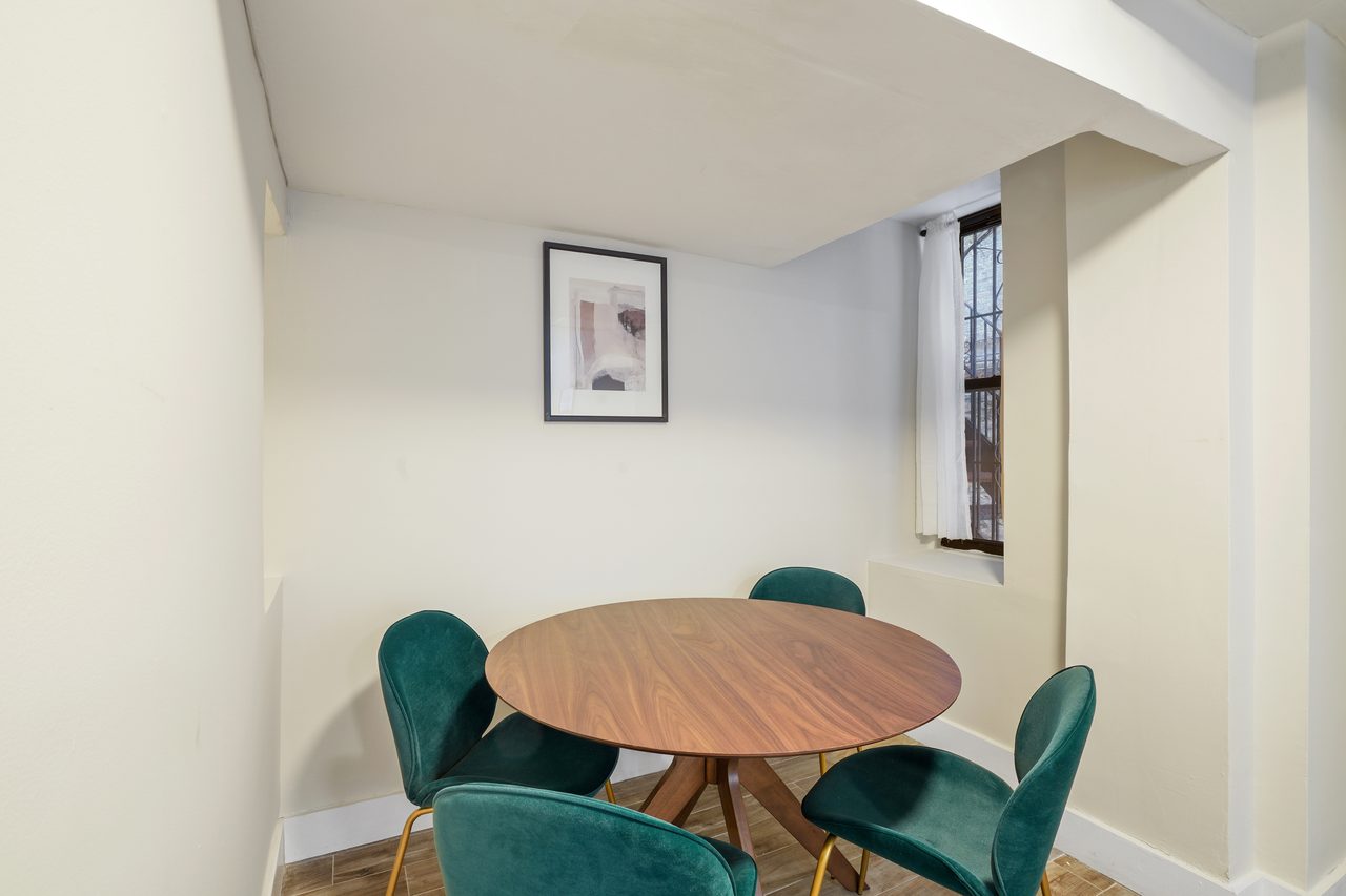 a room in Morningside Heights photo 7