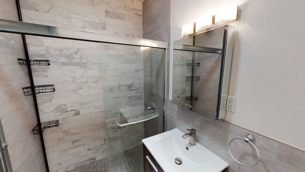 a room in Flatbush photo 7