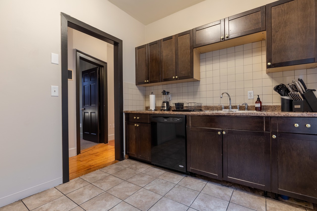 a room in Mission Hill photo 6
