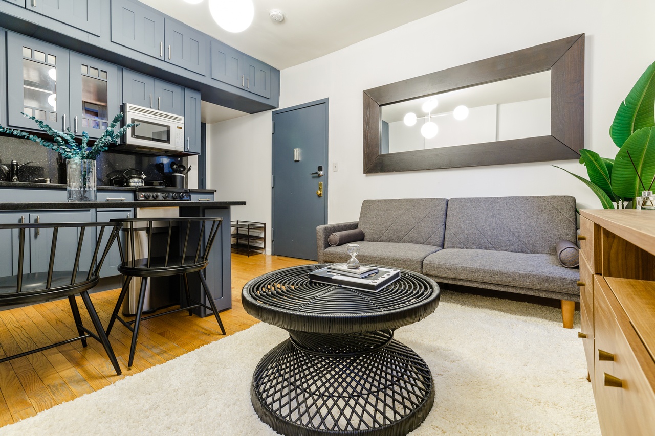 a room in Hell's Kitchen photo 5