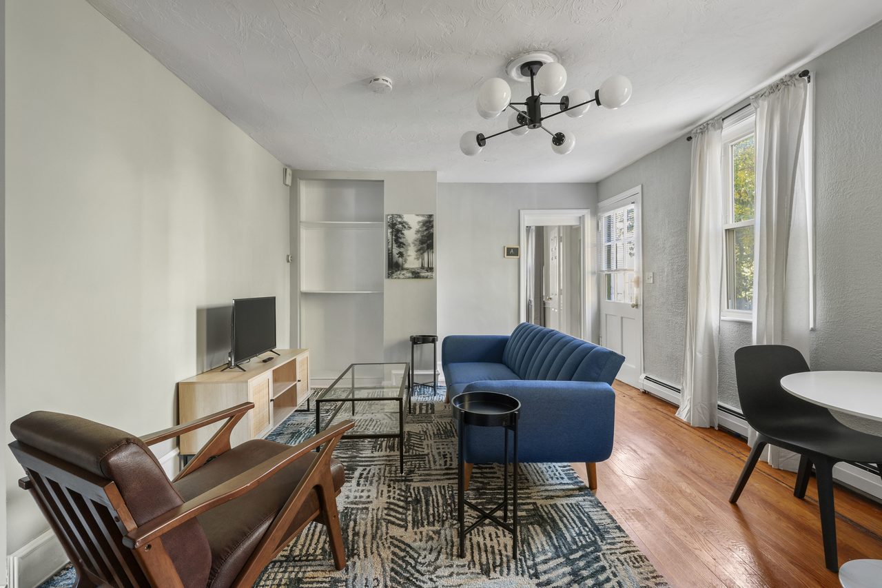 a room in Chestnut Hill photo 3