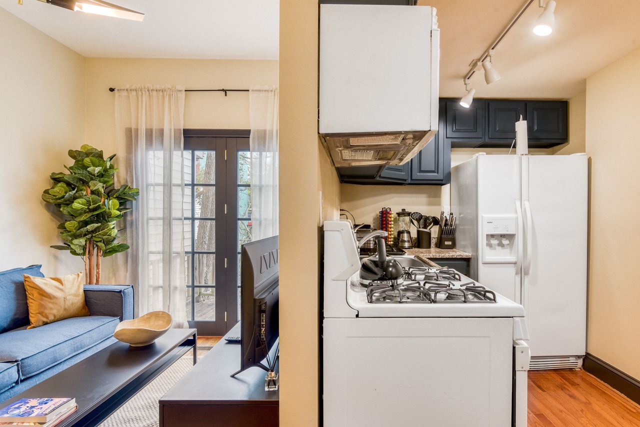 a room in Northwest Washington photo 6