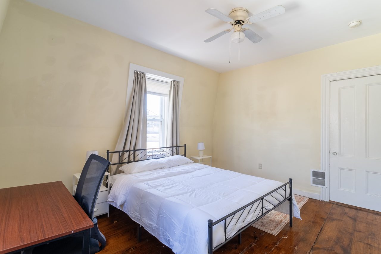 a room in Allston photo 2