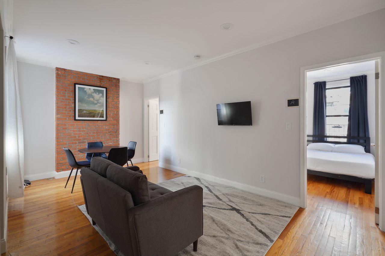 a room in Hamilton Heights photo 4