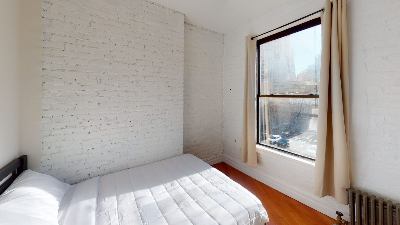 a room in Hell's Kitchen photo 6
