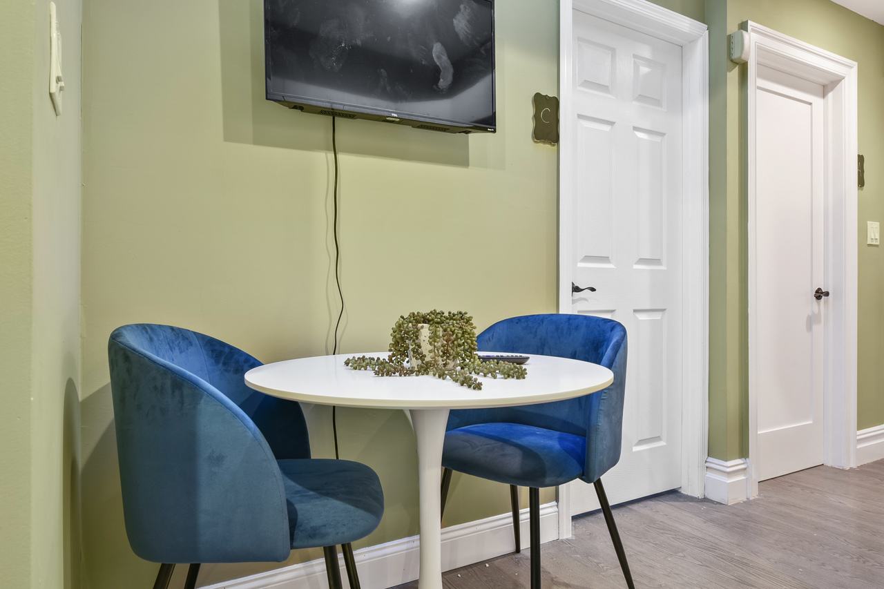 a room in East Village photo 5