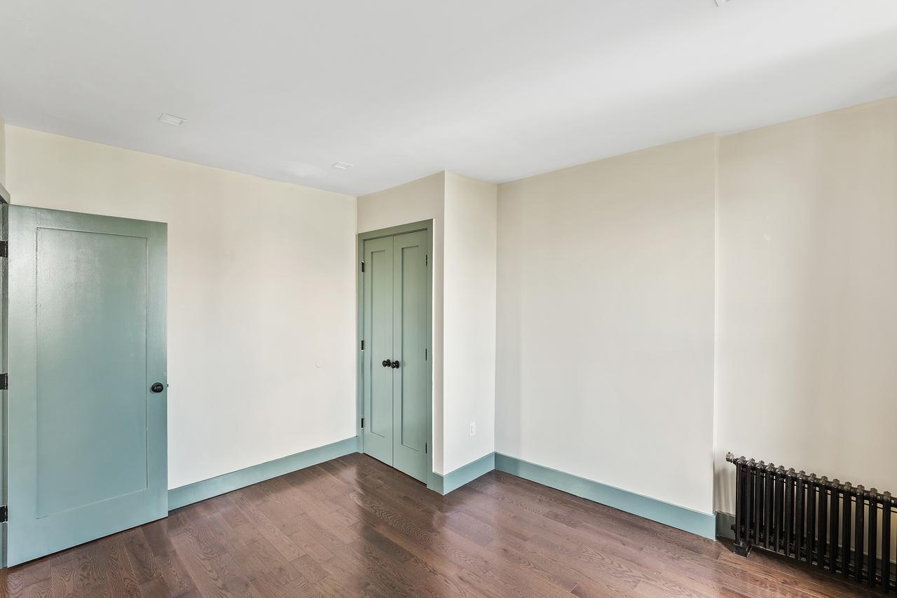 a room in East Harlem photo 5