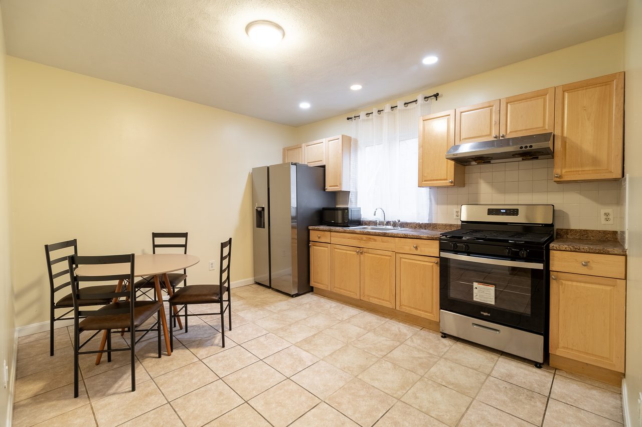 a room in East Boston photo 6