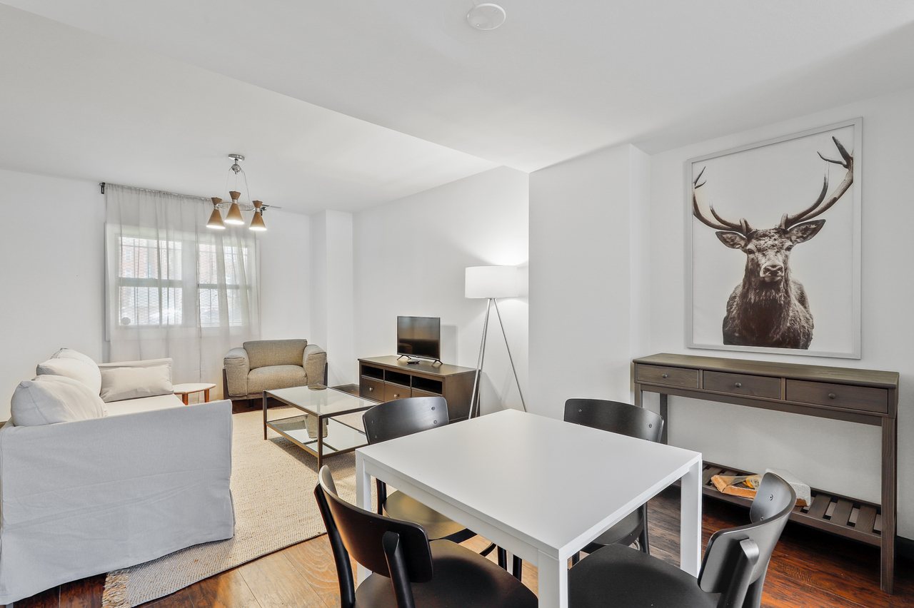 a room in Northwest Washington photo 5