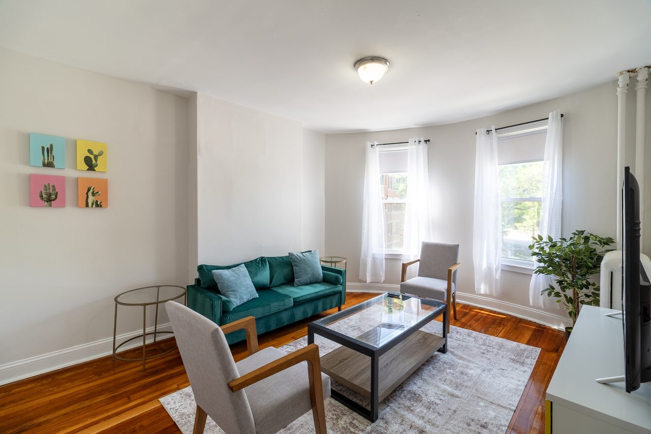 a room in Roxbury photo 5