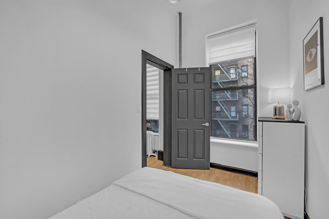 a room in Theater District photo 6