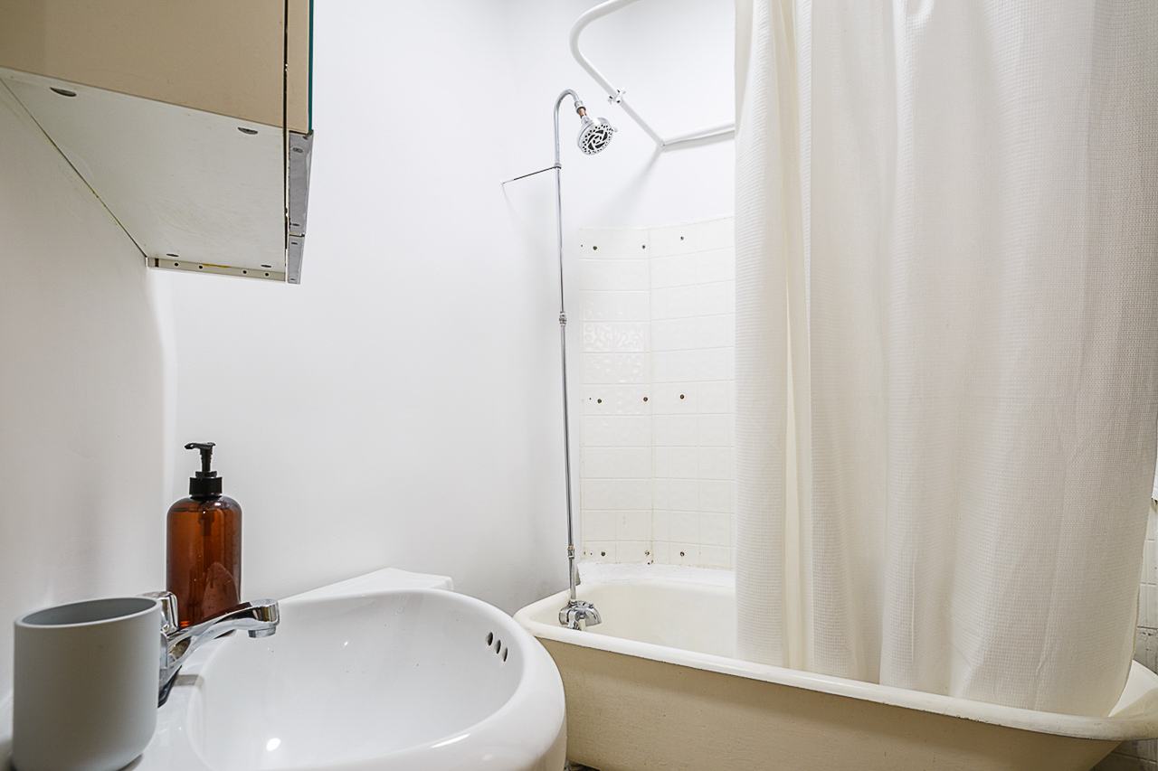 a room in Theater District photo 6
