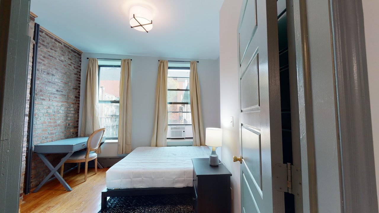 a room in East Harlem photo 2