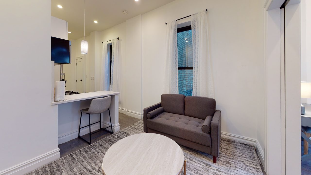 a room in Hell's Kitchen photo 3