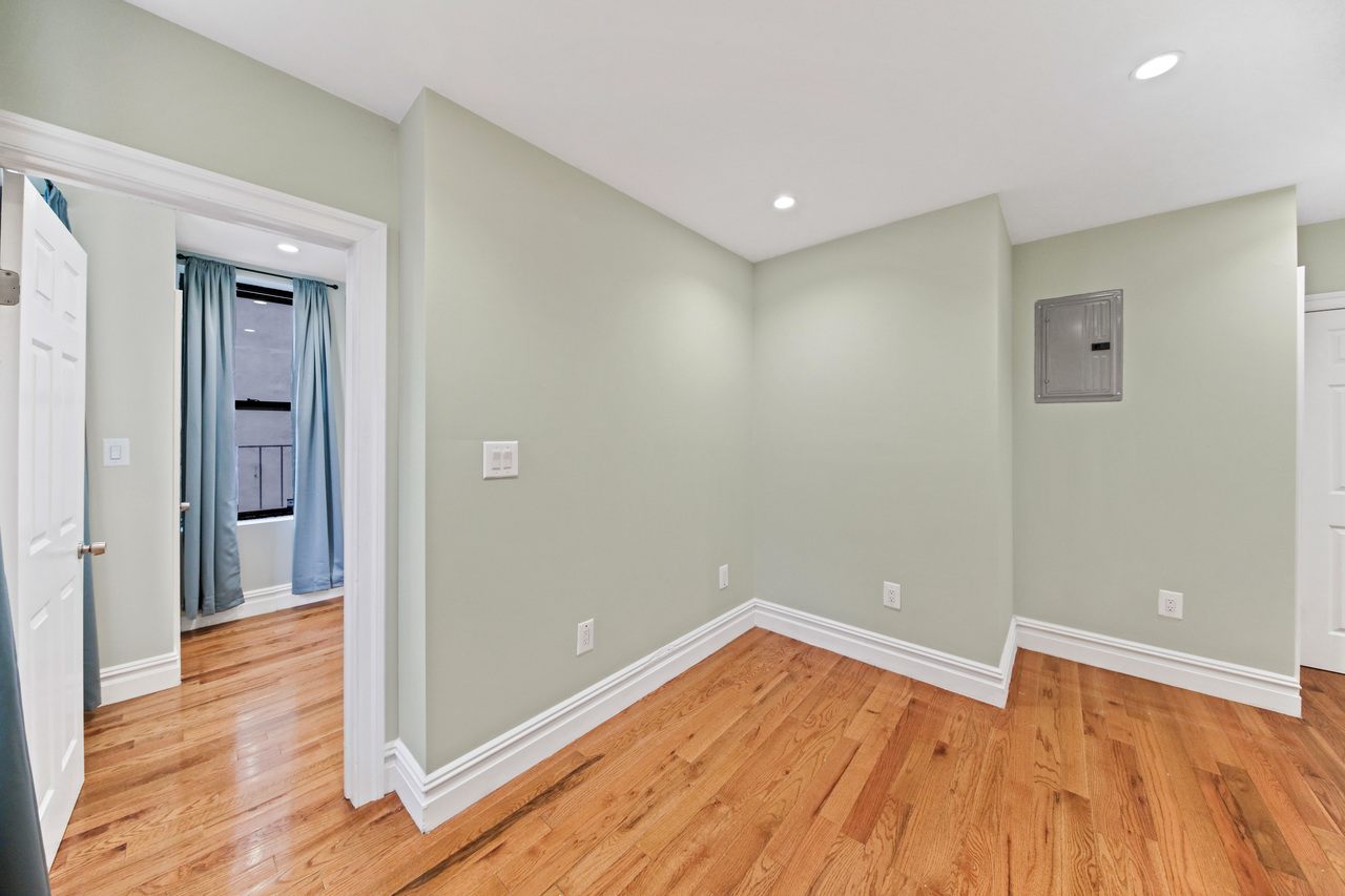 a room in East Village photo 5