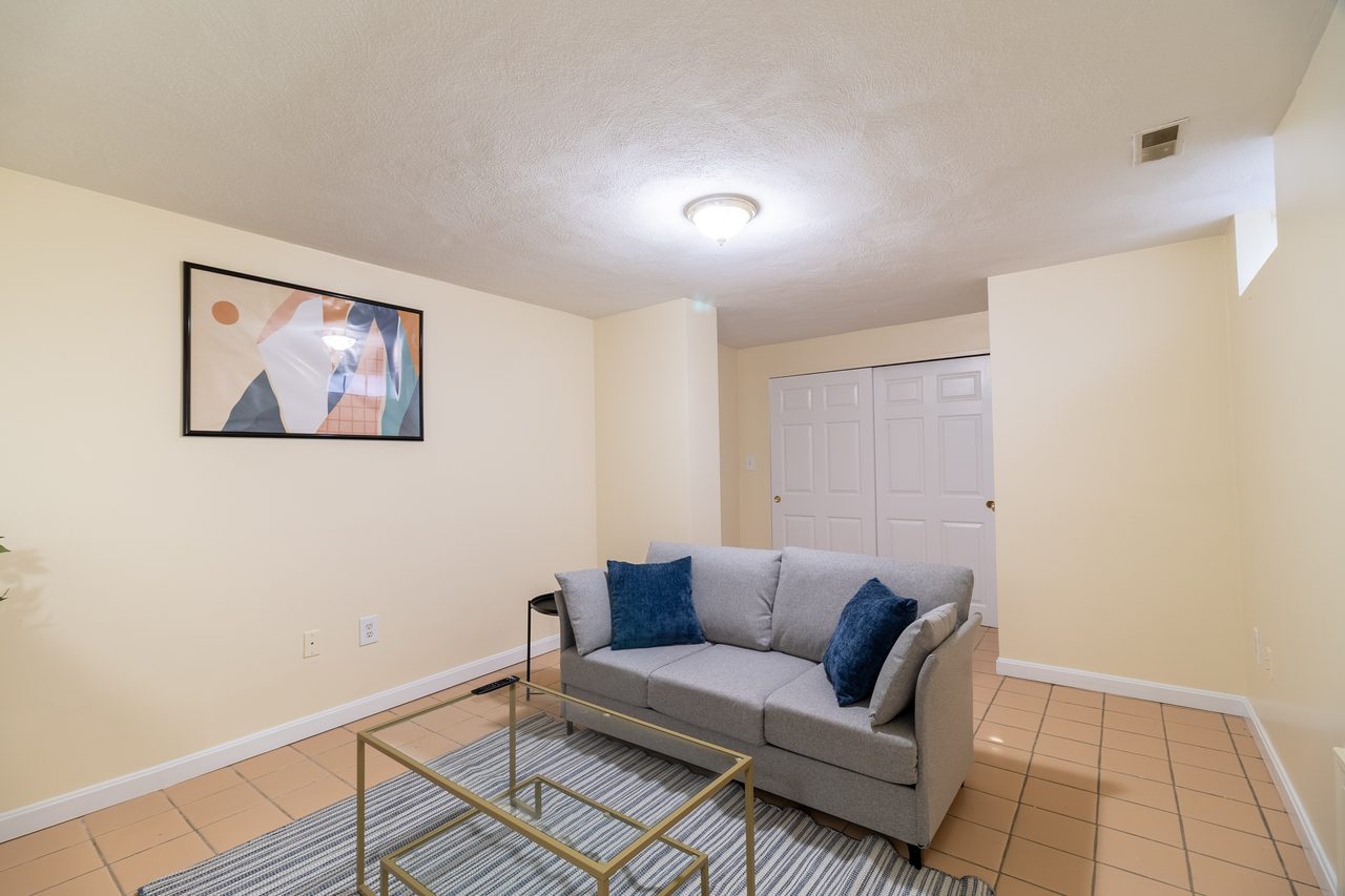 a room in East Boston photo 5