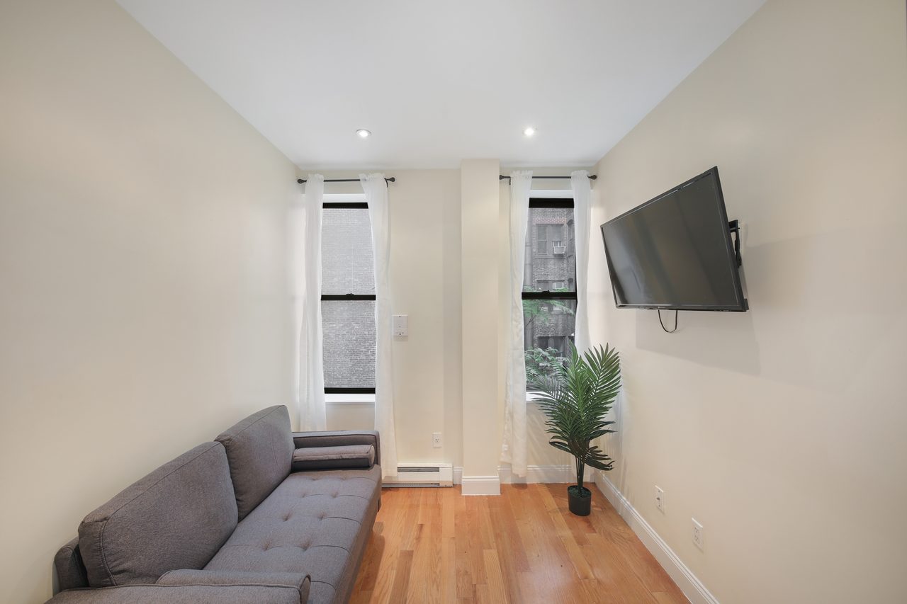 a room in Morningside Heights photo 7