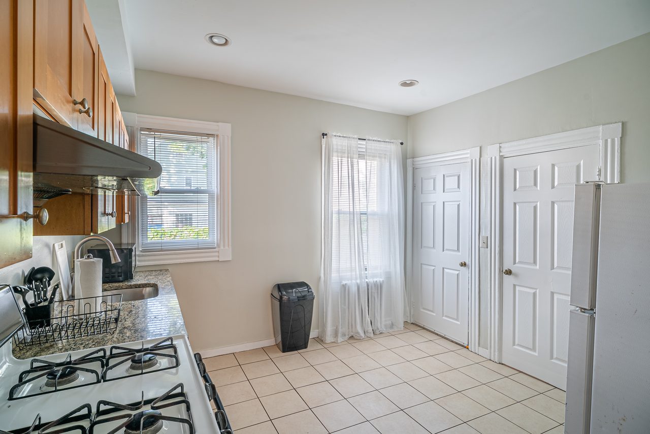 a room in Allston photo 6
