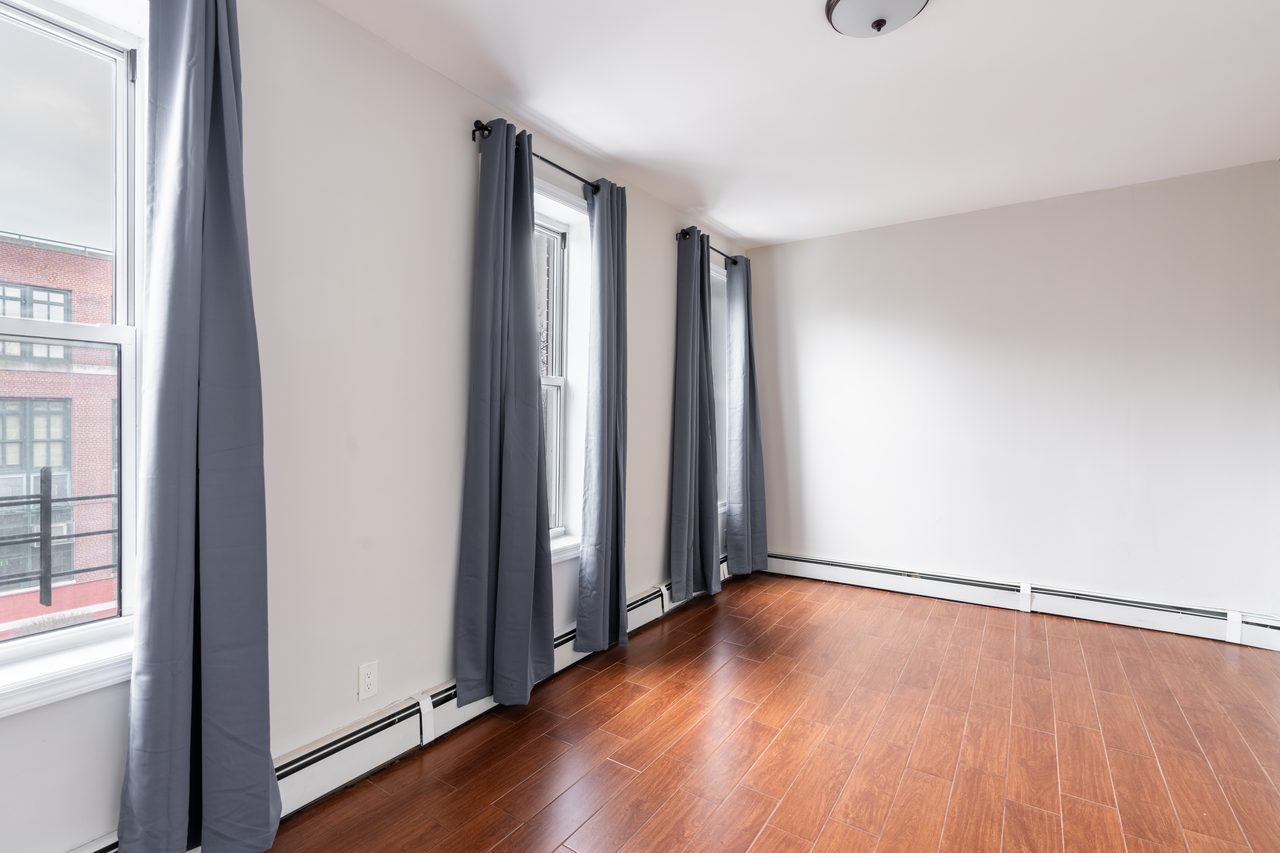 a room in Bedford-Stuyvesant photo 3