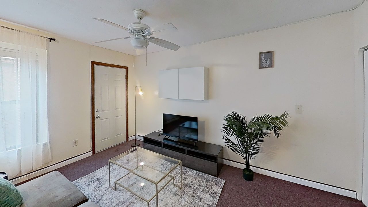 a room in Roxbury photo 3