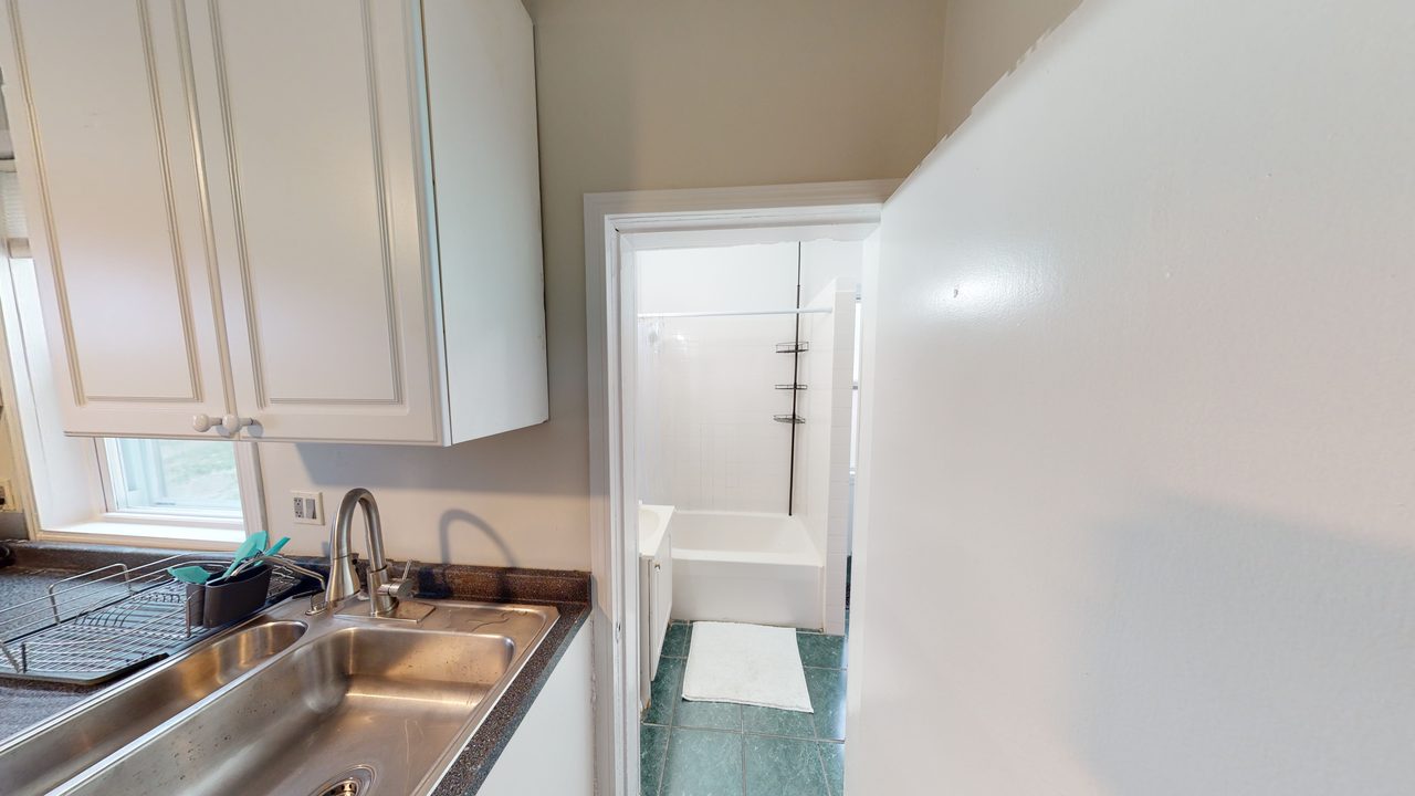 a room in Lower Allston photo 5