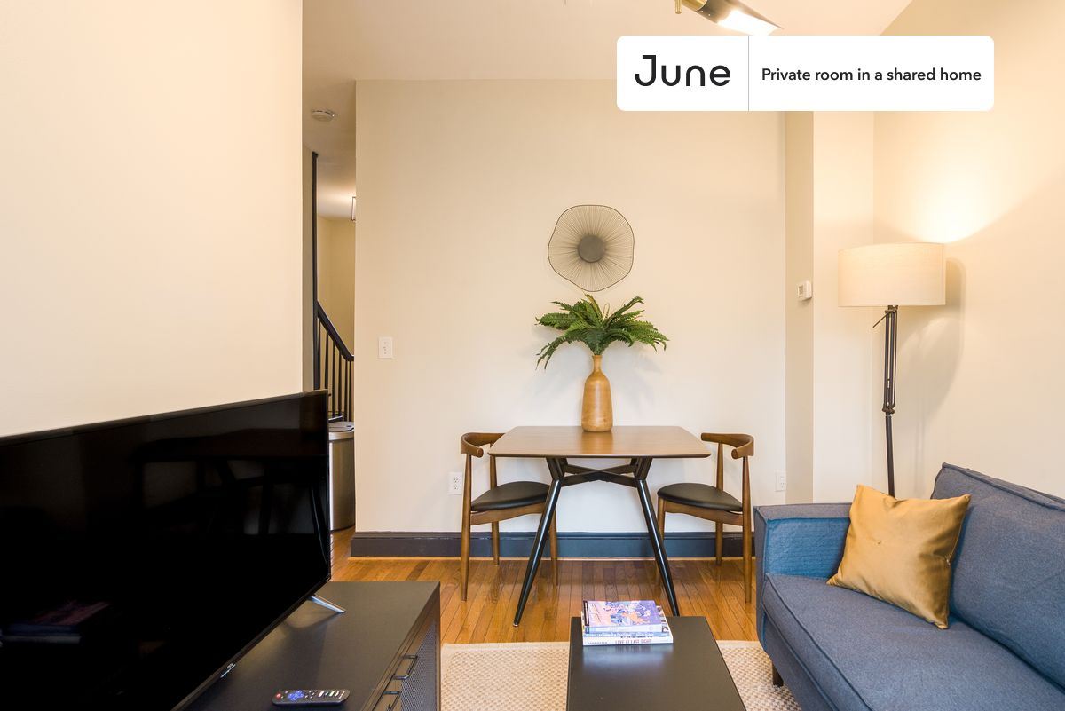 a room in Northwest Washington photo 5