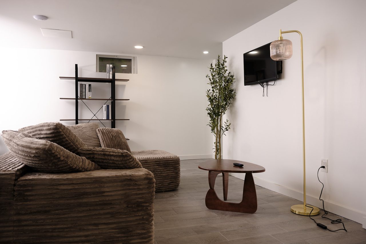 a room in Flatbush photo 8