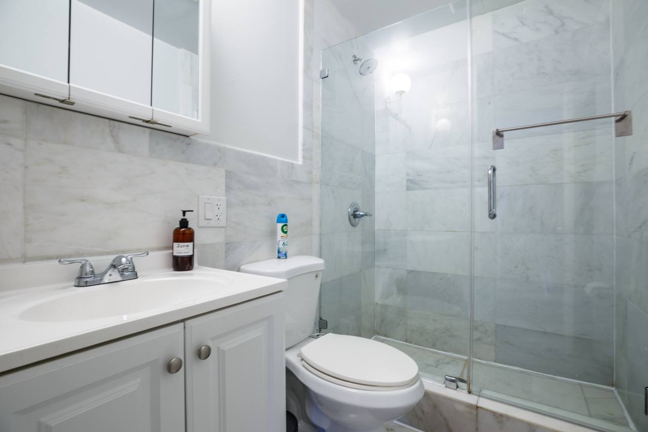 a room in Manhattan Valley photo 7