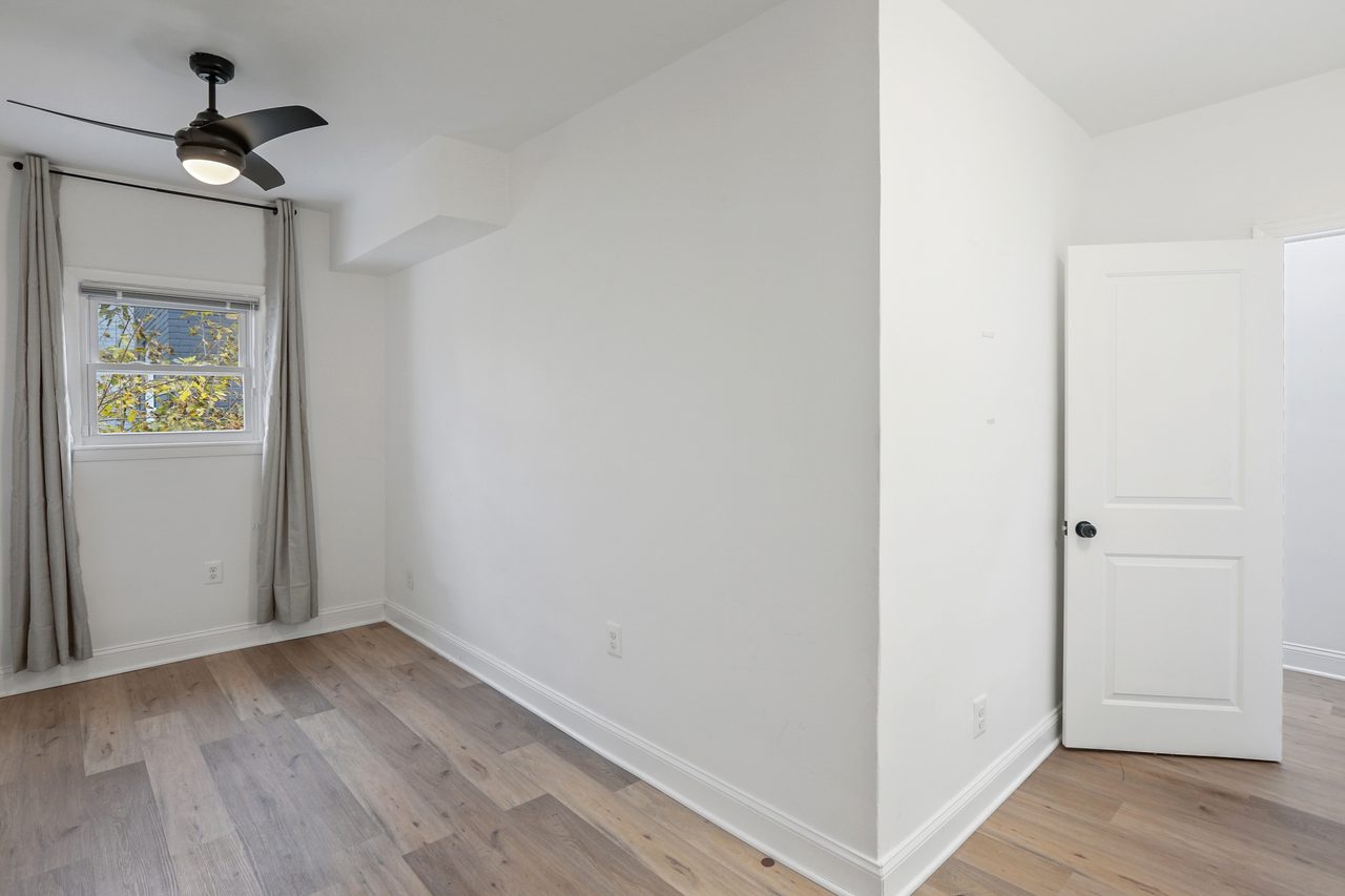 a room in Northeast Washington photo 2