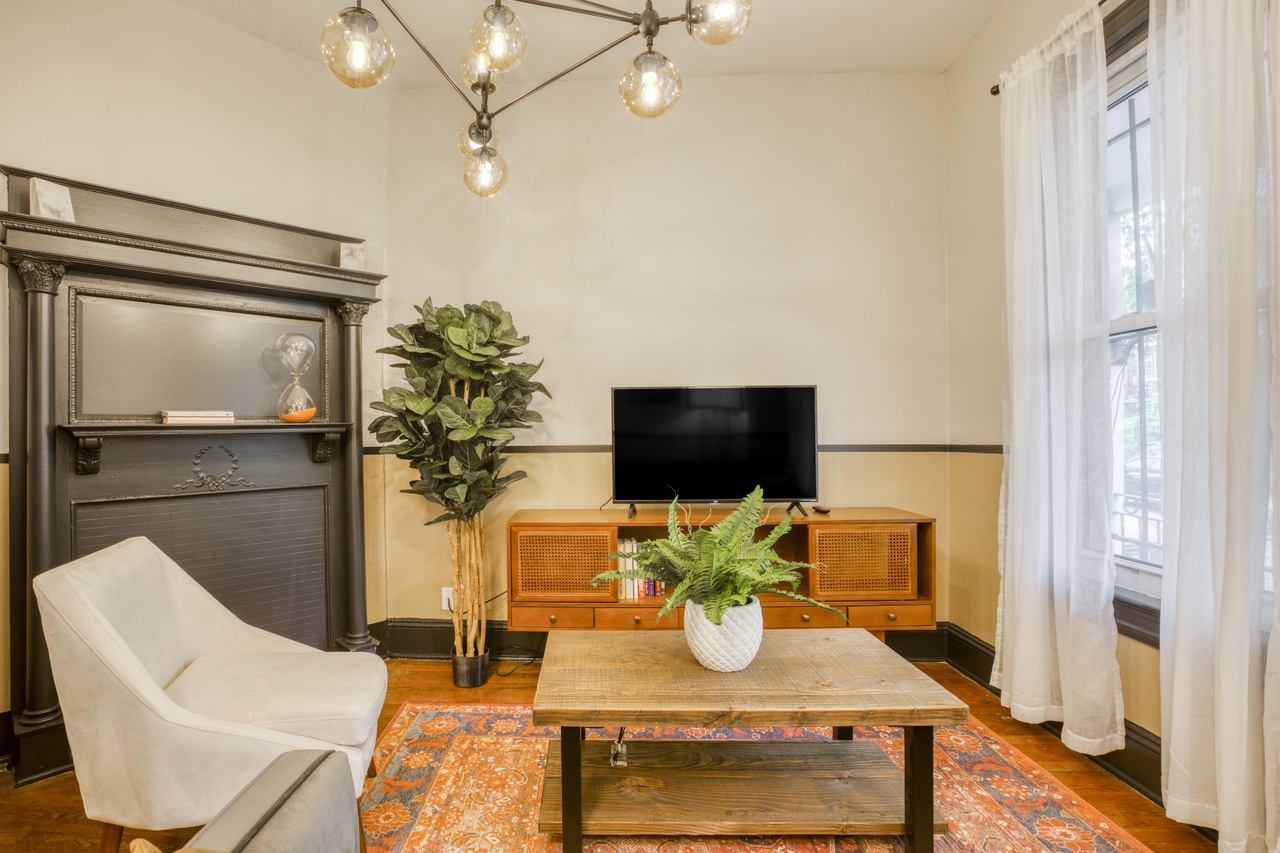 a room in Northwest Washington photo 4