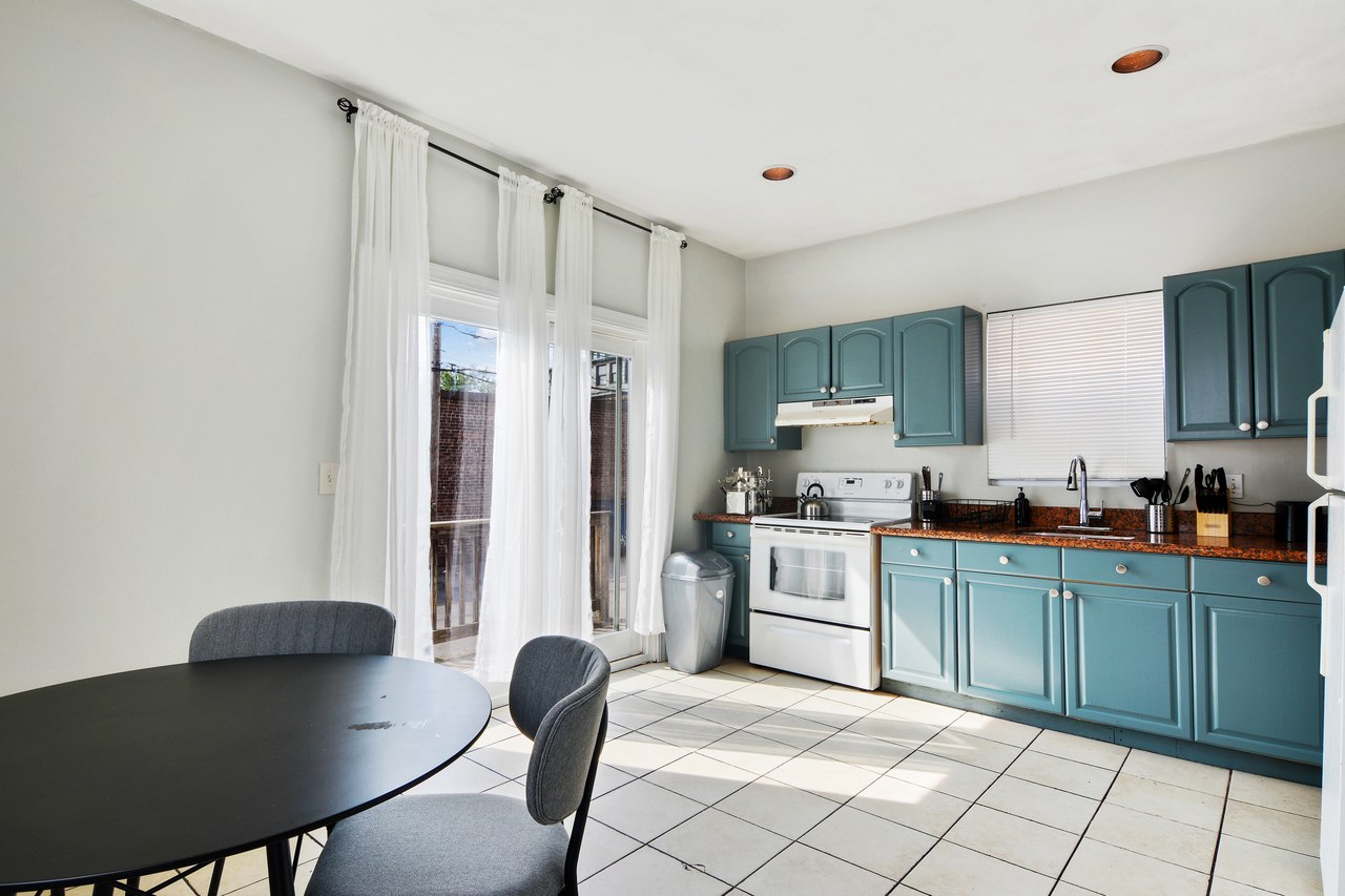 a room in Allston photo 7