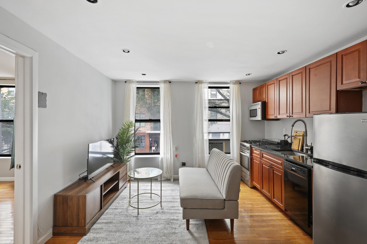 a room in East Village photo 9