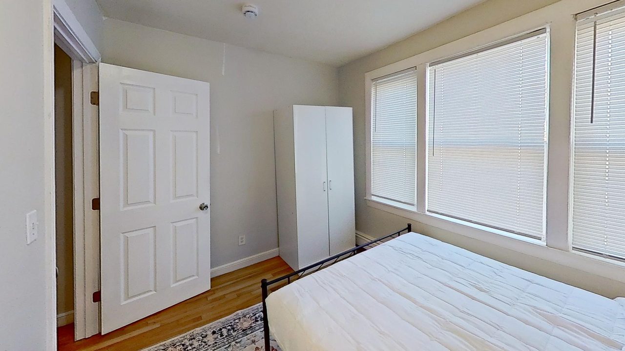 a room in East Cambridge photo 2