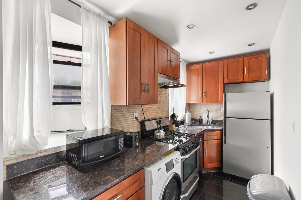 a room in Morningside Heights photo 6
