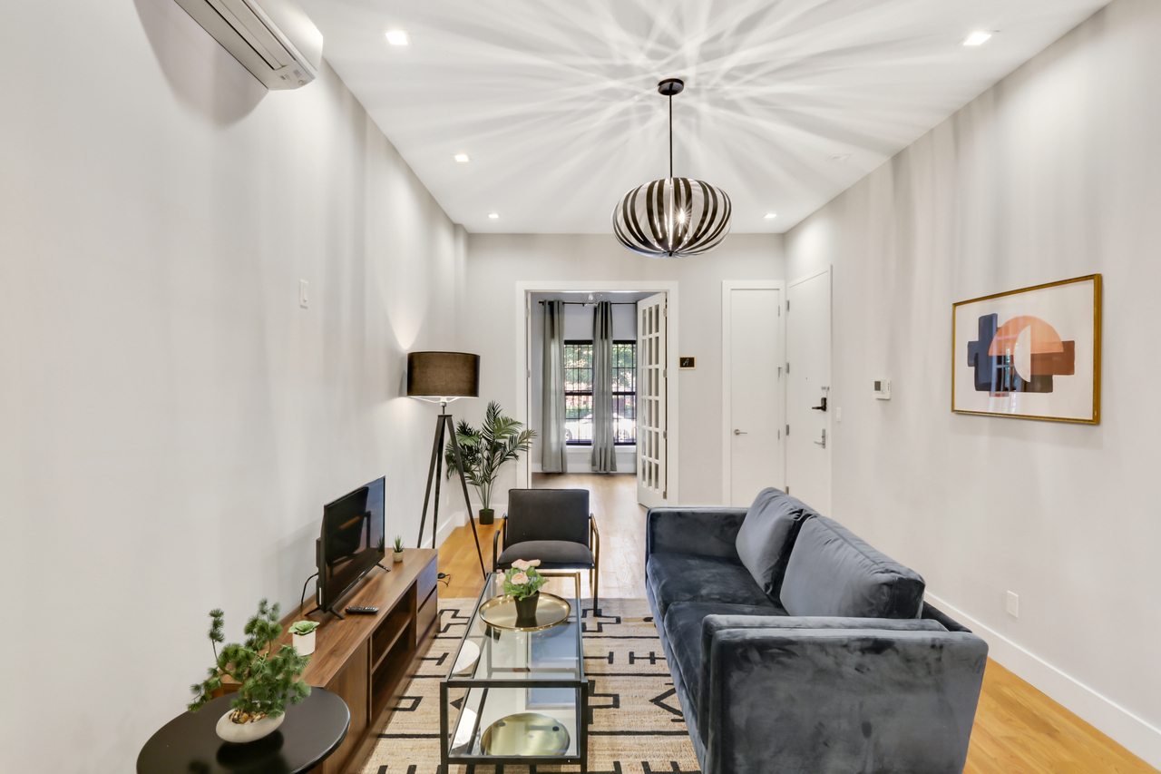 a room in Bedford-Stuyvesant photo 6