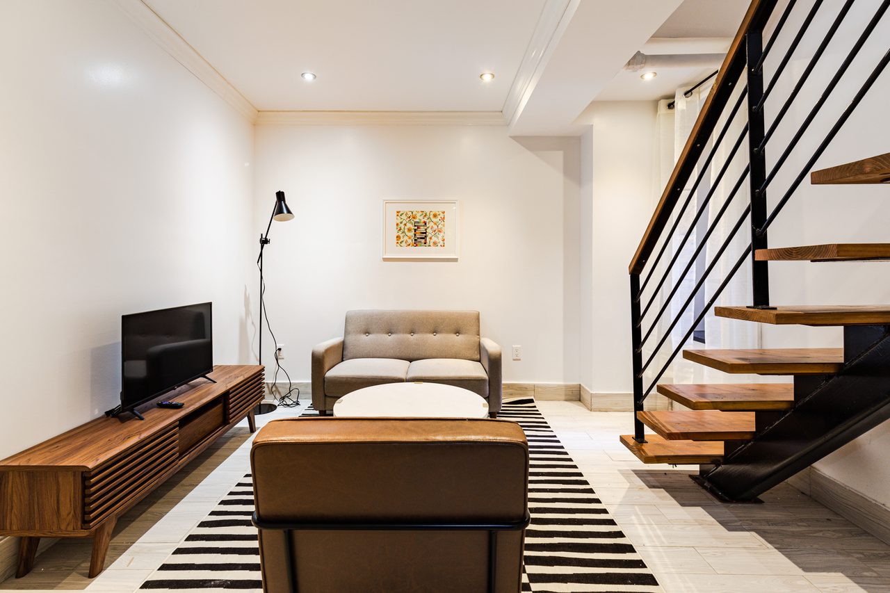 a room in Hamilton Heights photo 5