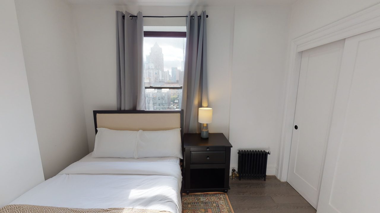 a room in Hell's Kitchen photo 3
