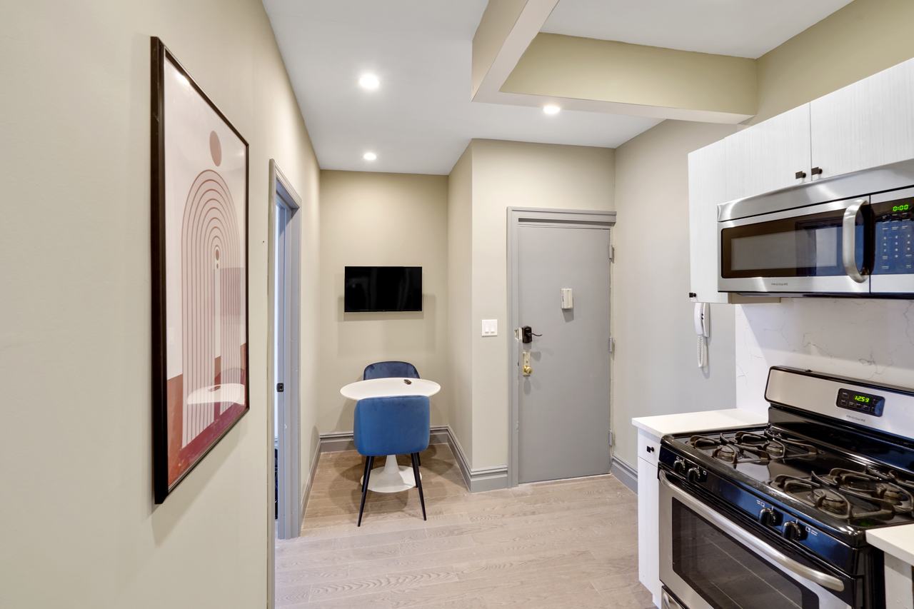 a room in East Village photo 8