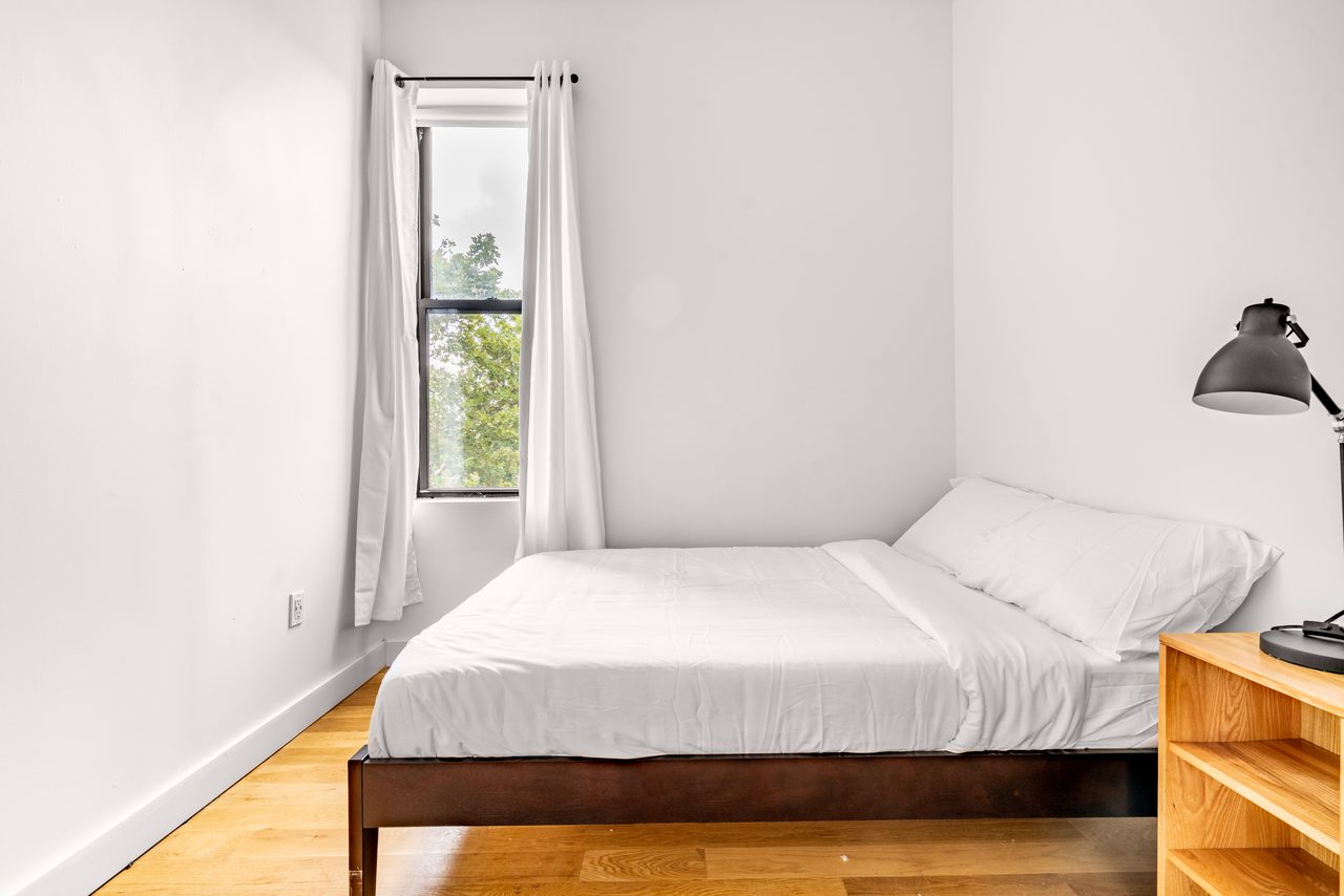 a room in Ridgewood photo 2