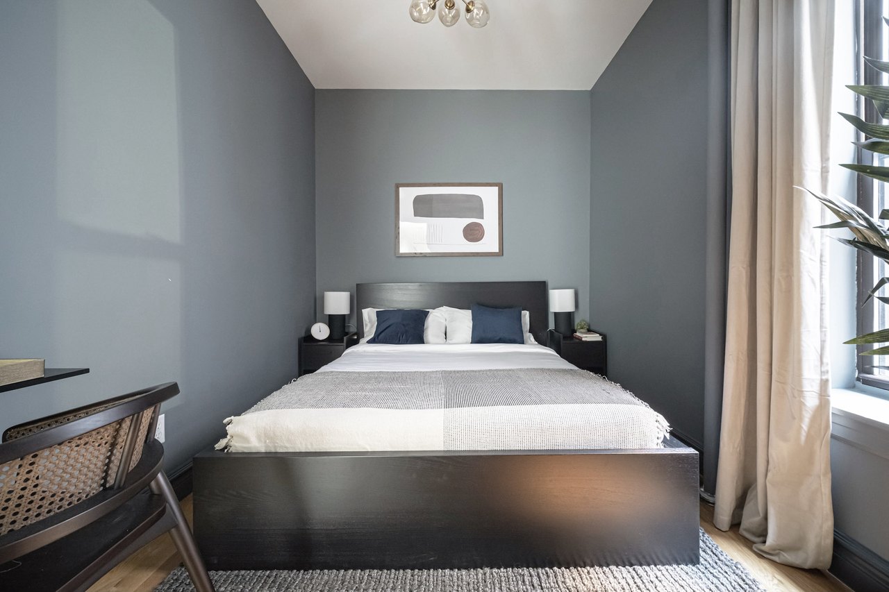 a room in Hamilton Heights photo 2