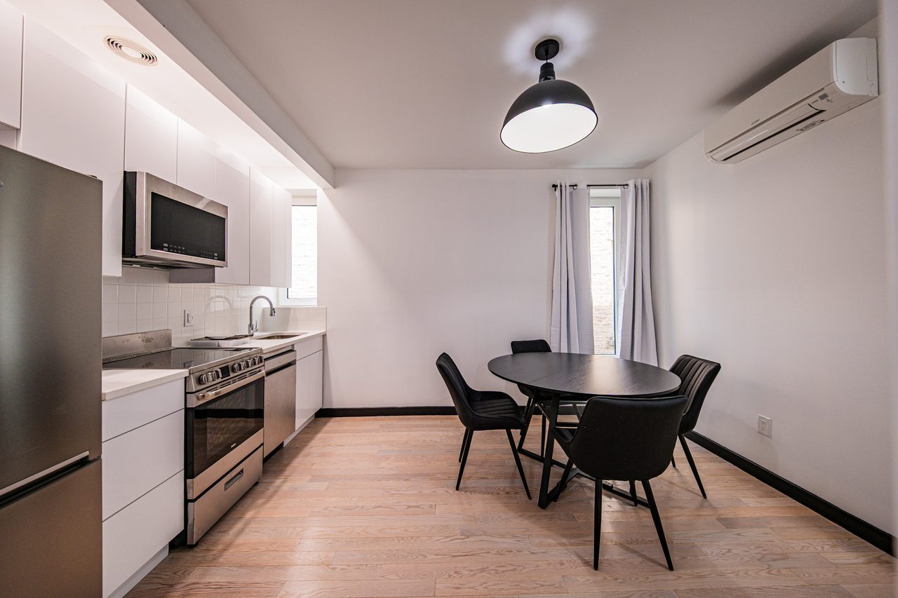 a room in Flatbush photo 5