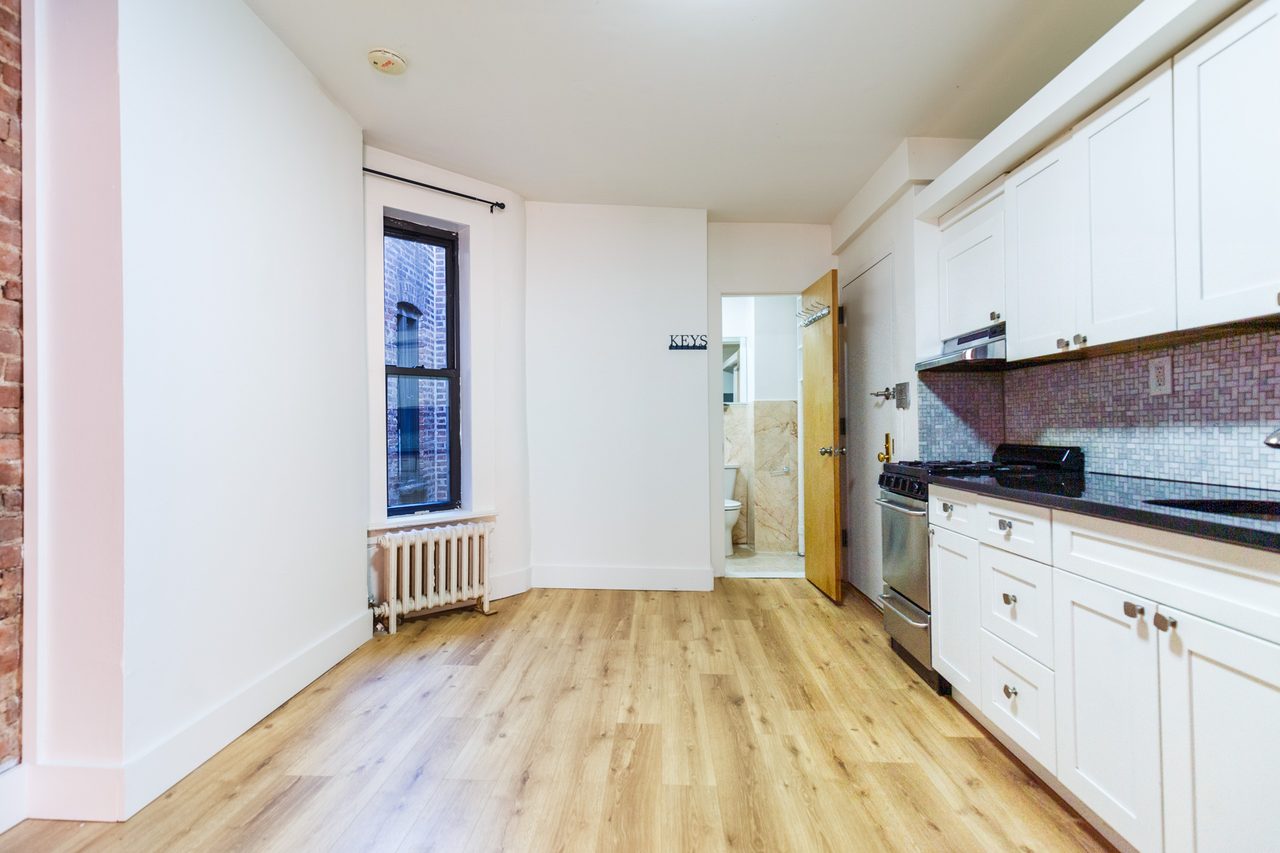 a room in Hell's Kitchen photo 3