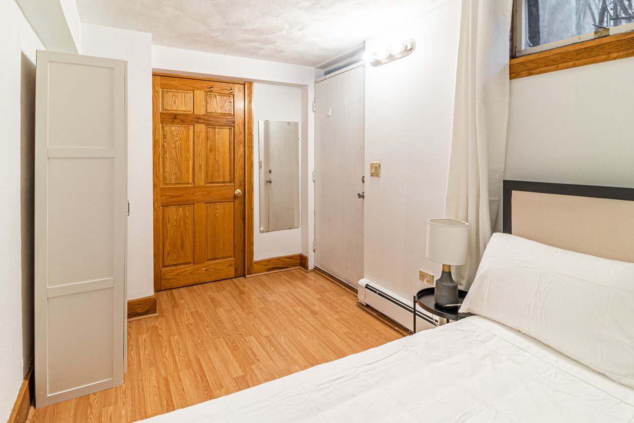 a room in Cambridgeport photo 3