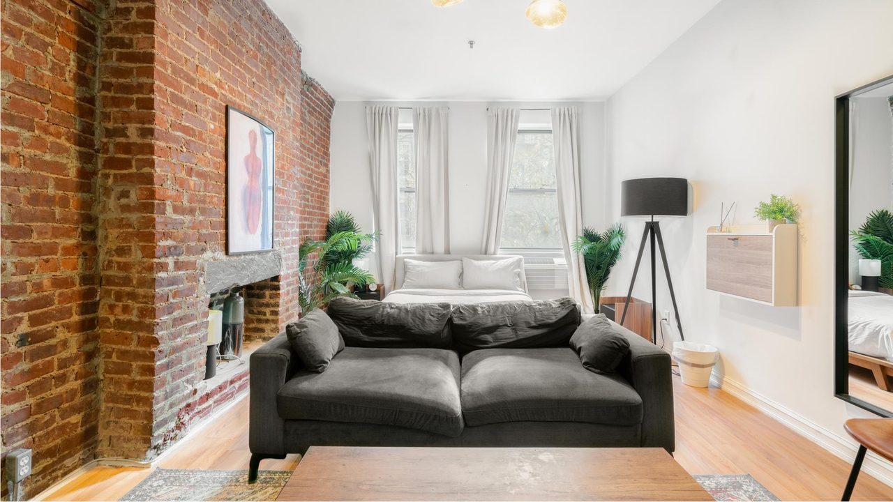 a room in Hell's Kitchen photo 9
