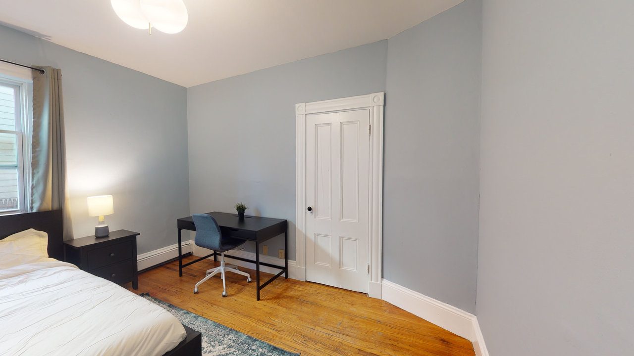 a room in Lower Allston photo 6