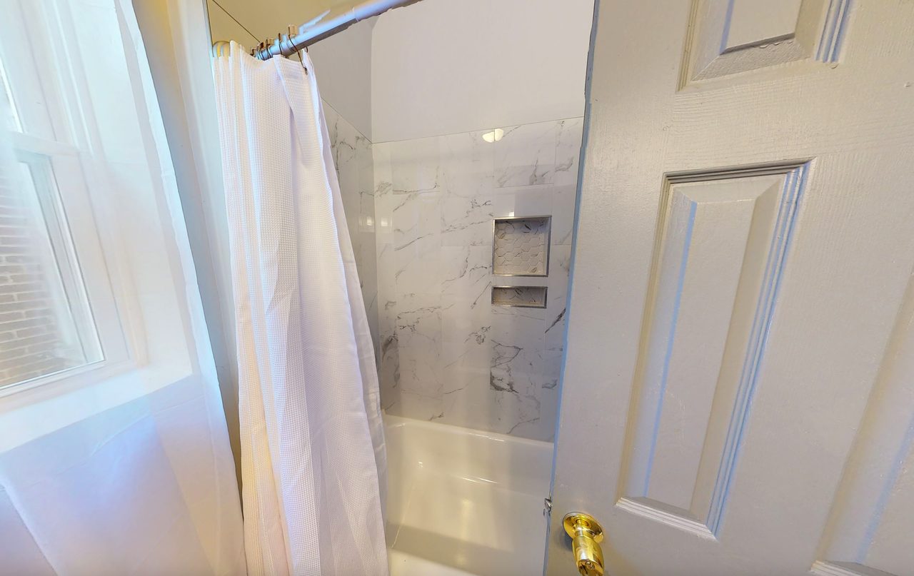 a room in Northwest Washington photo 8