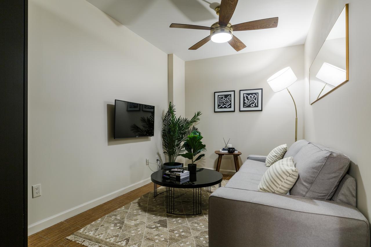 a room in Lower East Side photo 5
