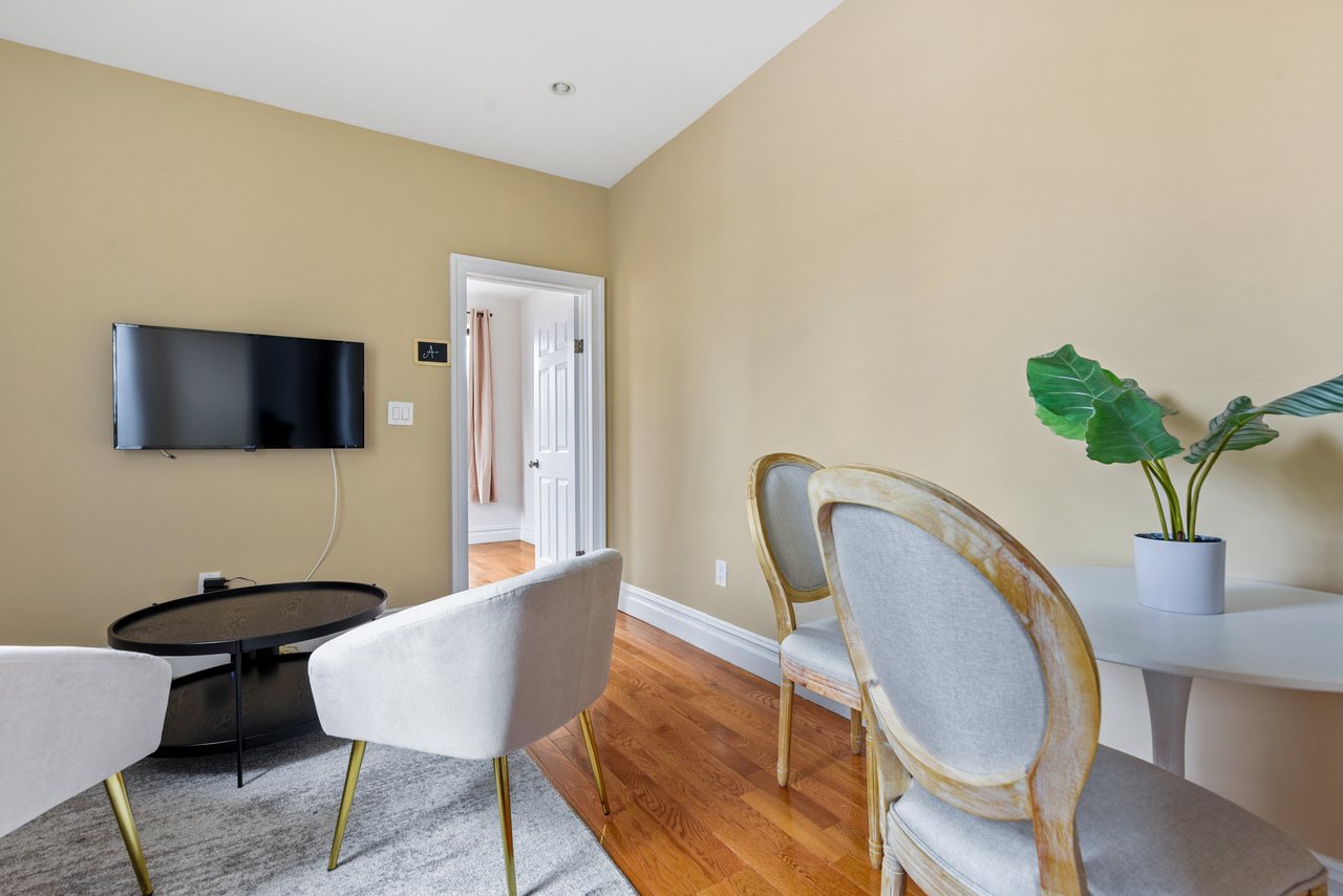 a room in Hell's Kitchen photo 9